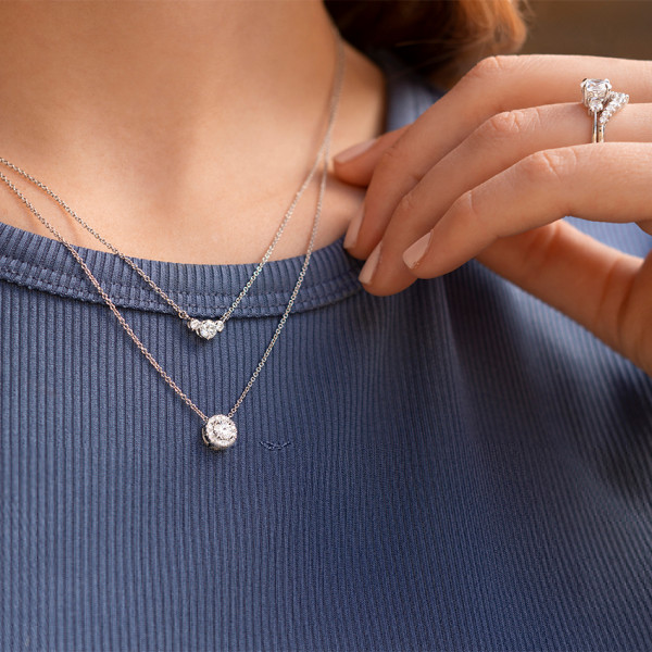 Pendant with a central diamond of 0.30 carats